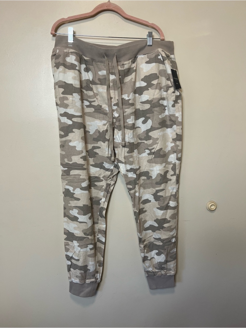 Lucky Brand Beige & Cream Camo Jogger Pants. Size XL. NWT